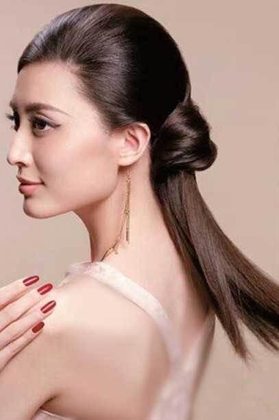 直发怎么扎好看 侧马尾发髻打造淑女气质