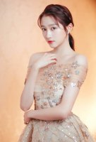 方脸女孩子合适扎什么马尾 酷炫玩美的女孩子马尾扎发