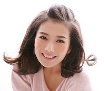 短发梨花烫发型 简单大方很适合上班族女生