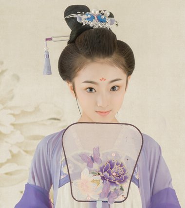 小戏骨陶奕希拍古装写真 儿童古版发型也淑女