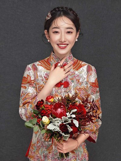 蒋梦婕新娘造型超美腻 明星示范最新新娘盘发发