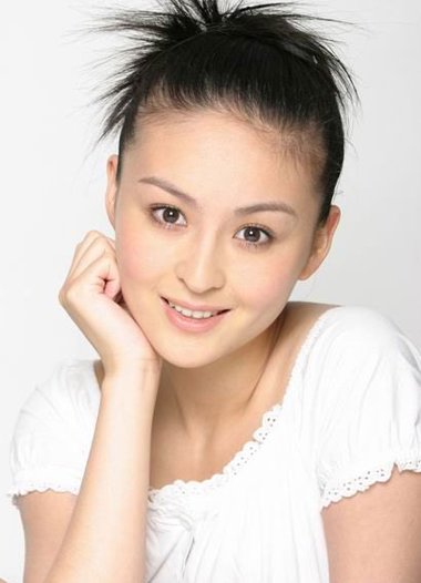 辣妈戴娇倩玩耍夏天扎发 时尚封面大片写真发