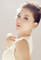 怎么把头发在头顶盘成一朵花 浪漫流行的女孩子盘发