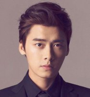 小鲜肉男生也偏爱背头发型 个性又时髦的男士背头发型