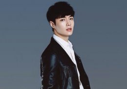 方脸男生该做什么发型 俊逸少年从换个修颜发型图片开始