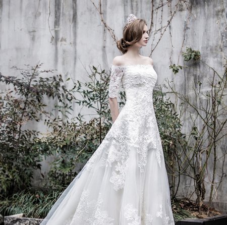 方脸适合什么样的发型 方脸新娘适合哪种婚