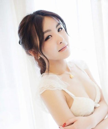 职业女性发型的梳法 怎么扎梳职业发型