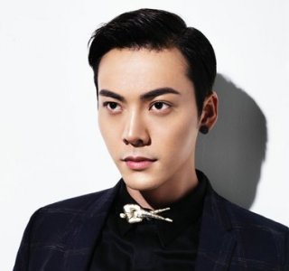 成熟魅力男生简单发型设计 男明星同款帅气成熟