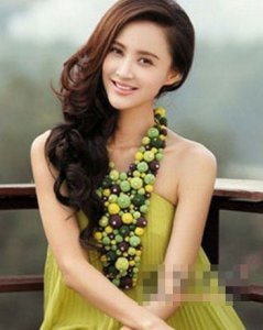 最新韩式蛋卷头发型 俏丽长发蛋卷头发型设计