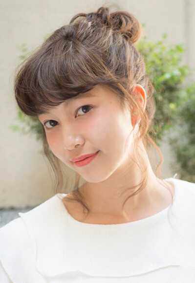 蓬松花苞头扎发教学 六步让你美美哒~