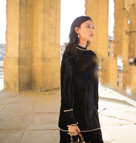 倪妮变身复古女郎画风唯美 倪妮女神长发发型图