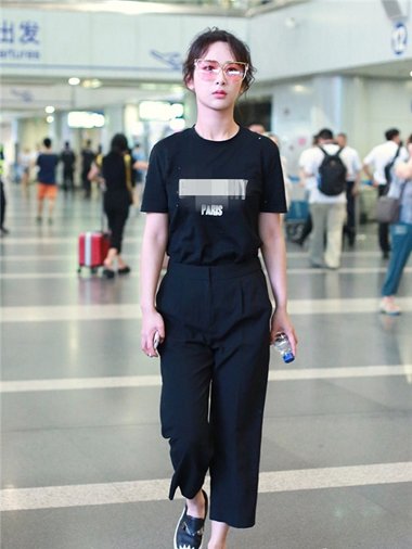 女星杨紫扎高马尾现身 霸气女的潮发型设计