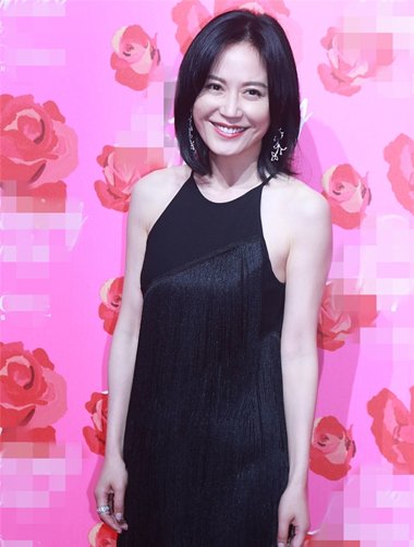 女神俞飞鸿梳偏分短发 出席活动现场显潮流范