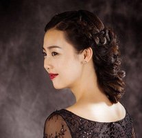 蜈蚣辫编发设计 适合中年女士盘蜈蚣辫的发型示例