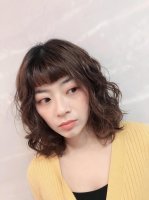 夏季女神卷发发型 这样选气质VS知性并行的及肩长度就对了