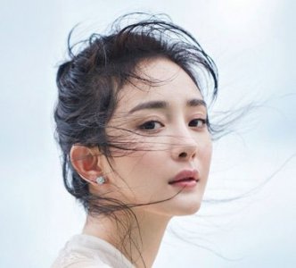 杨幂时尚大片做了丸子头 这款发型让少发量有改变