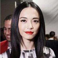 高额头女孩子合适什么发型 流行时尚的发型设计一起来欣赏吧