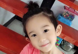 给儿子偶尔扎个辫子还挺萌 小男孩趣味扎发设计趁着年纪小马起来