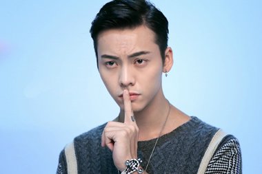 刘海往后梳的发型男 美发师推荐男生发型