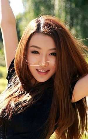 女士长发直发发型 女生优雅纯美并存的长直发发型