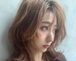 烫完头发掉发严重怎么办 缓解掉头发的方法