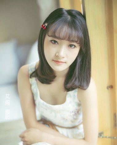 头型小的女生哪种卷发最好看 最流行的中卷