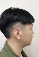 胖脸男生剃小盖头短发造型 诠释可爱风采男生短卷发