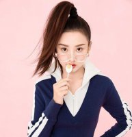 最美女生露额头发型 春节回家就梳露额扎发做个乖乖女