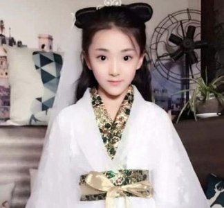萌娃翻拍Q版《白蛇传》 同款发型萌翻天