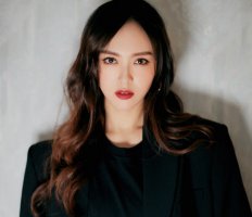 今年秋天女生染什么发色显年轻 25+女性染蜜粽色浪漫显白不显老