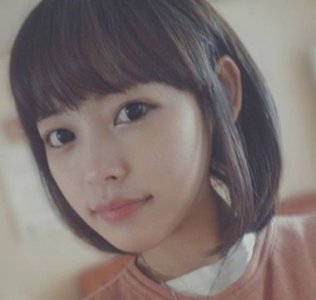 短发妹妹服装搭配发型 短发女孩子合适什么服装