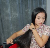 部队女兵剪发过程 新女兵入伍剪发