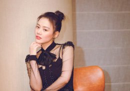 脸小颜高的女生别错过露额丸子头 2022年女生最流行的丸子头扎法
