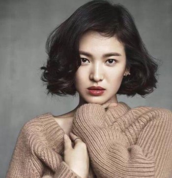 脸大的女生弄什么发型好看 三十脸大什么发型好看