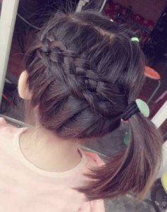 冬季流行大脸女生盘发发型DIY设计
