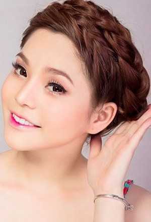 简单甜美编发 甜美编发教程：精致编发扎发
