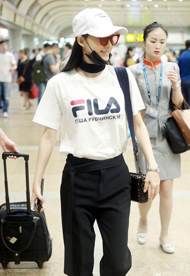 素颜女神王丽坤发型 耀眼夺目的中长发设计