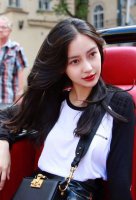 小脸女生梳什么发型好看 张扬个性的女生长发图