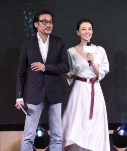 高圆圆中长直发重现女神范 当下流行俏丽款式的女孩子发型