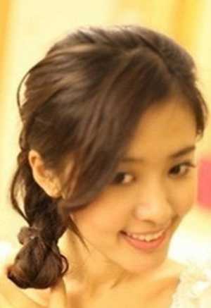 韩式小辫子发型扎法 韩式发型扎法图解之气质麻花辫