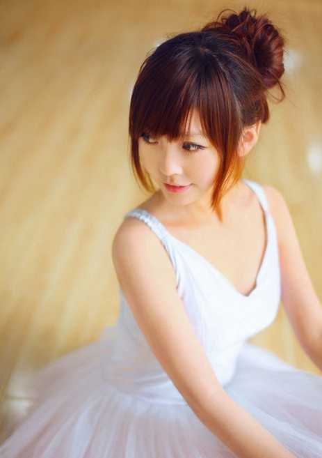 夏日显清爽 韩式甜美丸子头发型图片