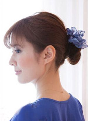 短发怎么扎成丸子头 简易短发丸子头扎法图解
