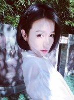清爽瘦脸平分短直发 圆脸美眉必备