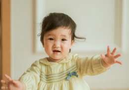 1到3岁女宝宝理短发的图片 小女孩日常可爱短发越简单越天真烂漫