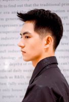 男生两边推掉的短发造型 帅气男剃的短头发赏析