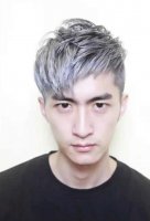 男生剪什么发型显脸小 两鬓角留短款式的发型