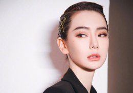 2022年圆脸女生露额短发有这几款梳法 除了甜美可爱还能干练高冷